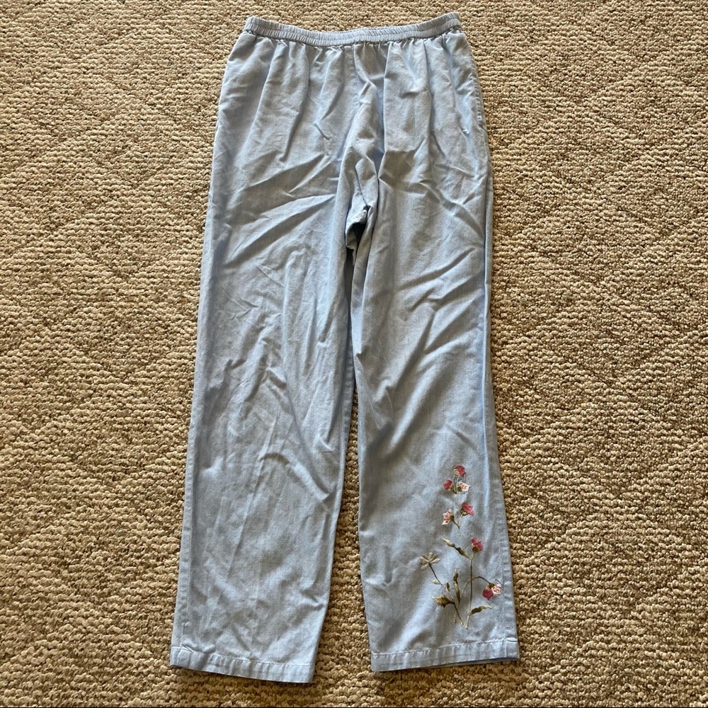 5/$15 Bedford Fair Lightweight Light Blue Pants with Floral Embroidery LP